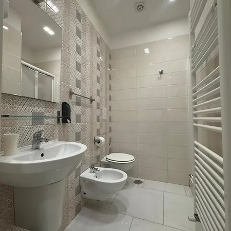 Space Domus 3* نابولي