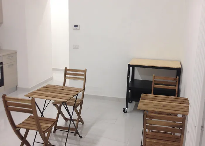 Space Domus 3* نابولي