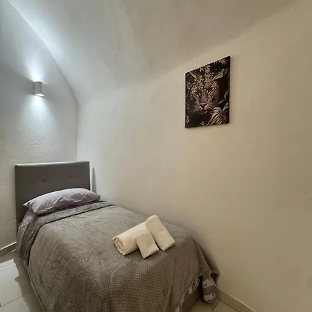 Bed and breakfast Space Domus 3*