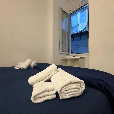 Bed & Breakfast Space Domus Neapel